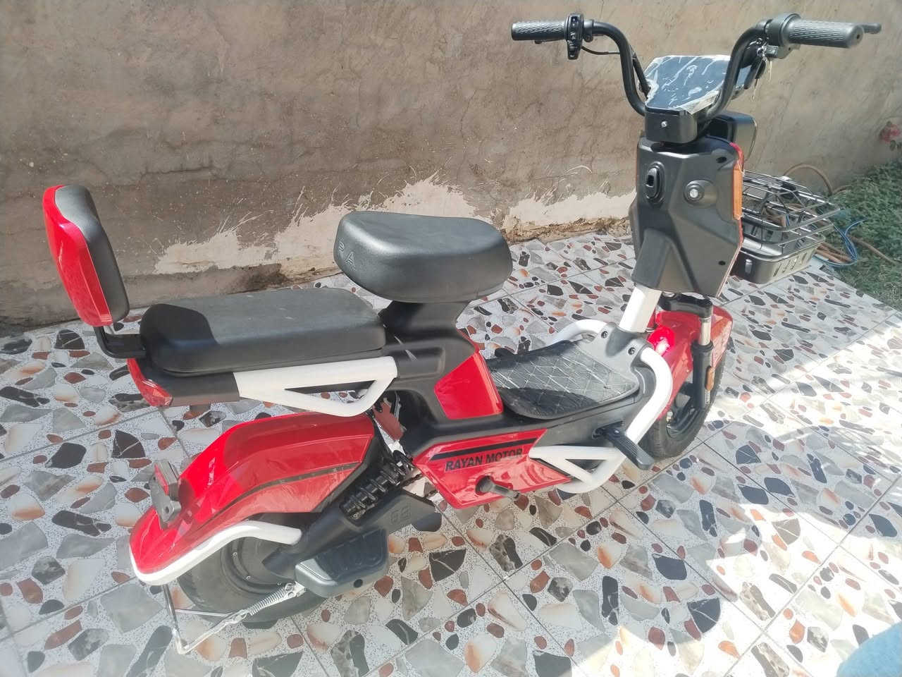 سلام عليكم دراجه شحن للبيع مستخدمه صارلها 15يوم نقصها متستقبل شحن الان متروكه دراجه جديده أمانة الله ول شراي يتصل وبي خير ويدلل ***********
