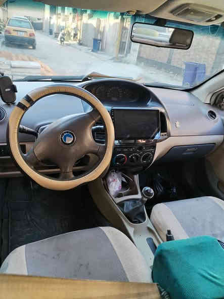 سلام عليكم ورحمة الله 
جيلي ام كي  م١١ بيه بارد فقط الجملق الخلفي
مكينه بيه خيط بخار يعن تنقص
السعر ٤٢  هتف ***********
