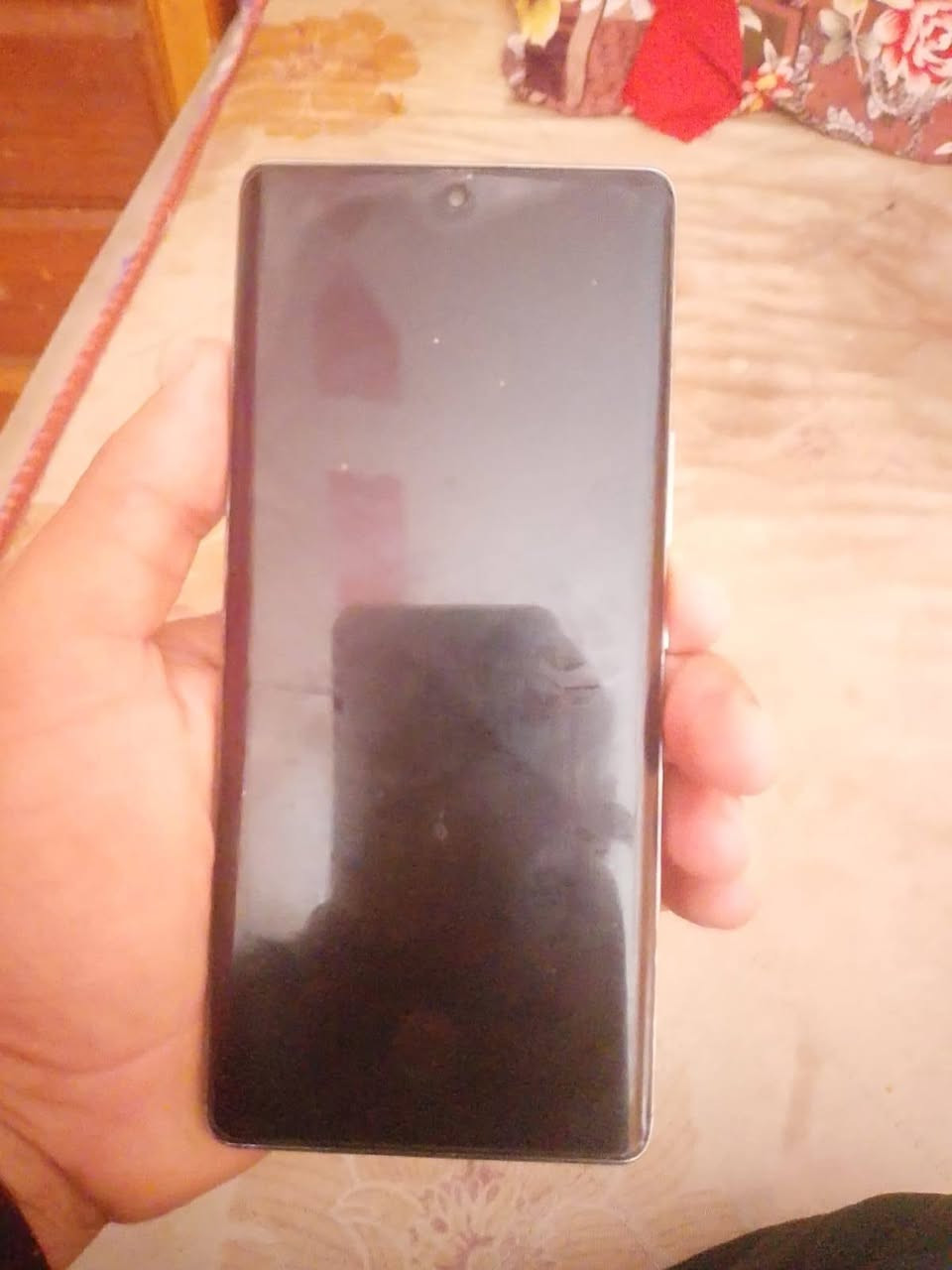 جهاز لبيع جديد مادخل تصليح ابد يدعم الشحن السريع ذكرته 256 وعشويته 12 السعر 300الف مكاني ناصريه ***********
