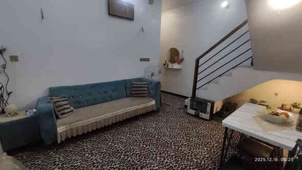 السلام عليكم بيت للبيع
العنوان الامين الثانية سكينة ورقية نهاية شارع جامع عجيبة مقاطعة ١٥/٢ 
يحتوي على استقبال وصالة ومطبخ وغرفة نوم وصحيات وبيتونه كبيرة
سند ٢٥ مساحة ١٠٠ م بناء حديث
السعر ٨٠ 
***********
