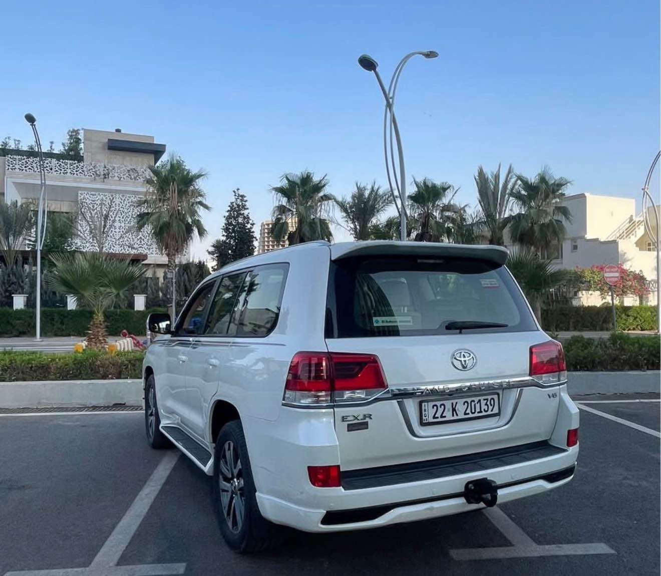 لاند کروزر ٢٠١٧ زۆر پاک و خاوین فول مواصفات ٦ پستن.
 بێ صبوغ بەس لە دوو جیگا تعدیلی هەیە ١٢٠هەزار رۆیشتووە 
سنوی هزە و رقم نوی هەتا ٢٠٣٠
بەناوی خۆمە
ناونیشان هەولیر *********** أربيل, العراق
