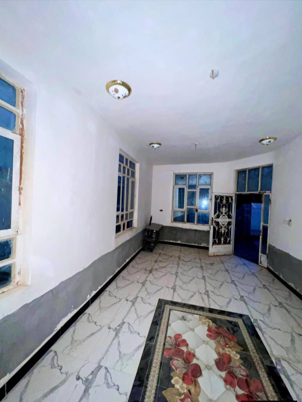 سلام عليكم دار للبيع مساحه    200 مع قطعه  المساحه 190في منطقة البوحمير ***********واتساب
