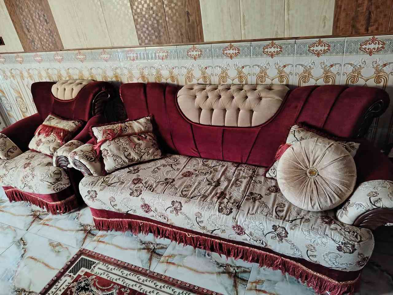 السلام عليكم تخم ملكي تسگام نظيف كلش 10 مقاعد مع كوشات السعر 300 وبي مجال.. عنوان ديوانية السنية.. ***********
