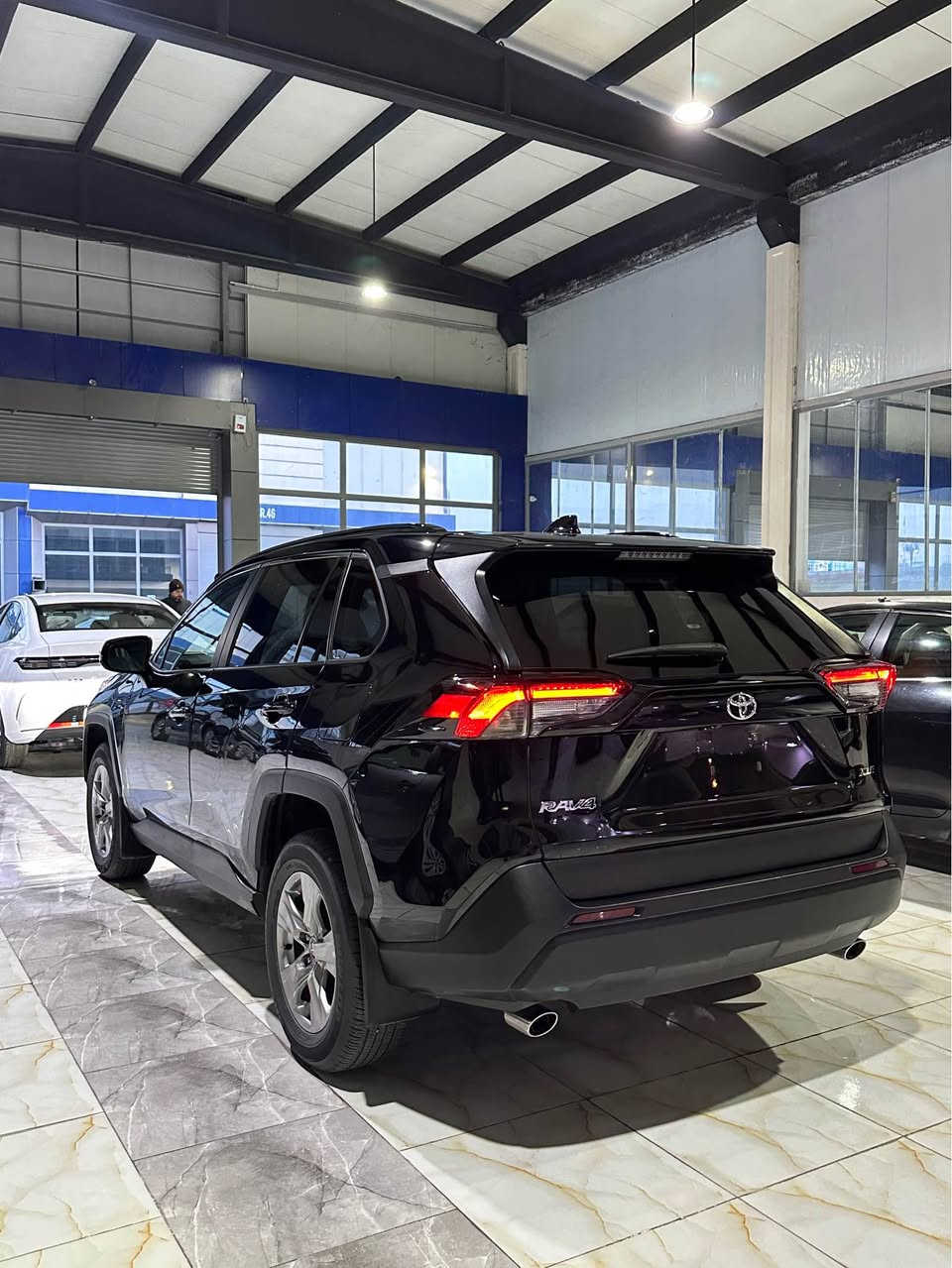 السلام عليكم 
تويوتا راف فور 2023 XLE 

اللوان : اسود 

عداد المسافة : 21 الف مايل  

حجم المحرك : 4 سلندر  

ملاحطة السيارة : جملغ صبغ 💯💯
ايرباك سيستم 

موديل:2023
سعر:238$ ورقة  و مجال  🔥🔥
فول فول مواصفات 𝟏/𝟏.
ما عدا بانوراما 
داخل ابيض و اسود 
بصمة ابواب
بصمة تشغيل
تشغيل عن بعد(𝐑𝐞𝐦𝐨𝐭𝐞 𝐒𝐭𝐚𝐫𝐭)
شاشة دشبول ديجيتال
شاحن هاتف لاسلكي 
ماوس تحكم
كاميرة 
هاند بريك بصمة
اوتو هولد (𝐀𝐮𝐭𝐨 𝐇𝐩𝐥𝐝)
اوتو ستارات (𝐀𝐮𝐭𝐨 𝐒𝐭𝐚𝐫𝐝)
اوتو ستوب (𝐀𝐮𝐭𝐨 𝐒𝐭𝐨𝐩)
رادار امامي (تحديد مسار)
رادار جانبي  (نقاط عمياء)
رادار خلفي (التحذير من الاصطدام)
حساسات امامي 
حساسات جانبي
حساسات خلف
نظام (𝐄𝐜𝐨)
نظام (𝐍𝐨𝐫𝐦𝐚𝐥) 
نظام (𝐒𝐩𝐨𝐫𝐭)
تبريد لمس
تبريد مركزي
كشنات 
كشنات كهربائي 
كشنات تبريد
كشنات دفئة
تحكمات استيرن
استيرن تدفئة
كشنات كهربائي

صندوق شفط كهربائي 
لايتات 𝐋𝐄𝐃 عدسة زينون بيلادي
بلوجكترات 𝐋𝐄𝐃 بيلادي
بكلايتات 𝐋𝐄𝐃 بيلادي
ويل كروم 

تفاصيل اكثر الاتصال علی ارقام التاليه ‏‎‏ 

‏ *********** 📲📲
Duhok أربيل, العراق
