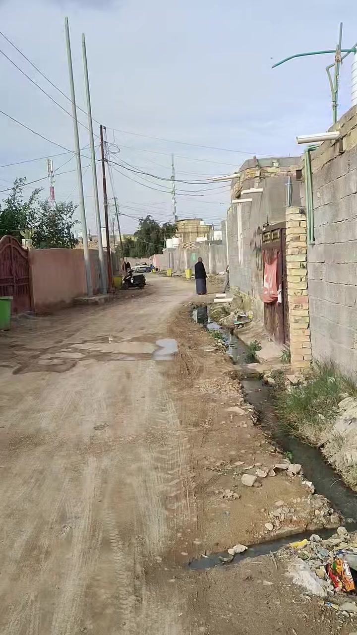 سلام عليكم بيت زراعي لبيع بصوب بني ركاب قرب اسواق يونس يتكون من ٣ غرف وصاله واستقبال ومطابخ ٢ حار وبارد وصحيات ومنور وحوش جبير حيل كله سيراميك جاهز للسكن مثل ماواضح بل فيديو تفاصيل اكثر ***********
