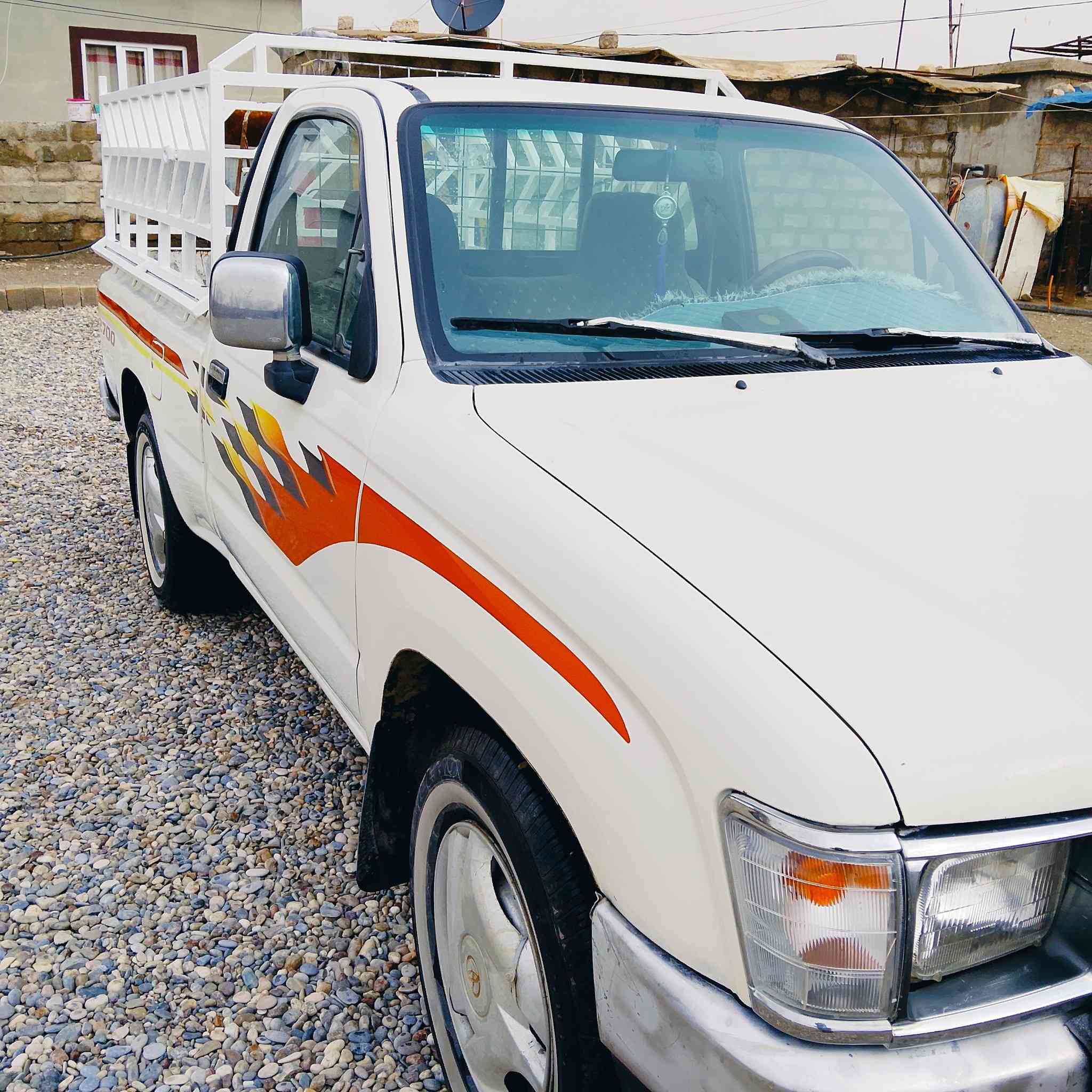 سلام عليكم بيكم للبيع موديل 98 سياره نضيفه حيل حيل  كامل المواصفات تحويل من الشرعي بيها كاربون وسنويه    بيها صبغ حزام فقط السعر 80 وبيها مجال لطيبين شراي يتواصل على رقم تريد عل خط تريد عل واتساب المكان وانه ***********
