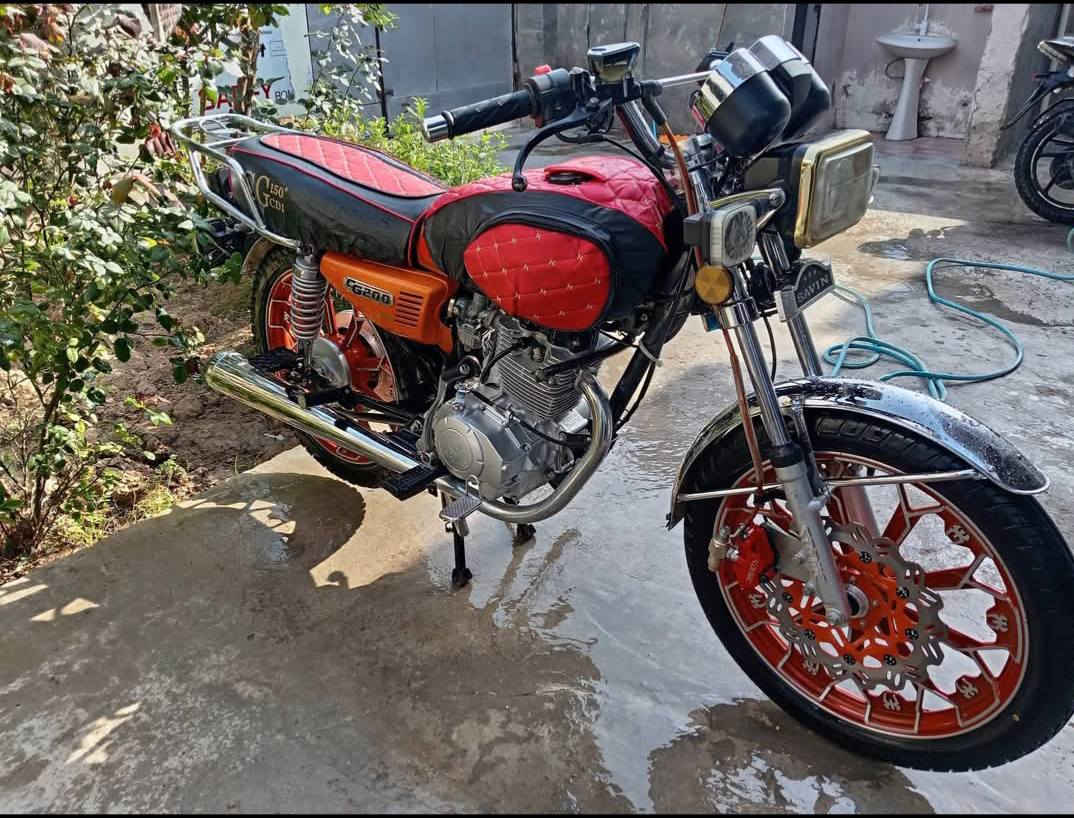 السلام عليكم دراجة موديل 2024دراجة مكفولة بس من عدة الشاشة عطلانة. الباقي مكفول اوراق كارتونيةالسعر خاص المكان اديالى سراجق الاتصال ***********
