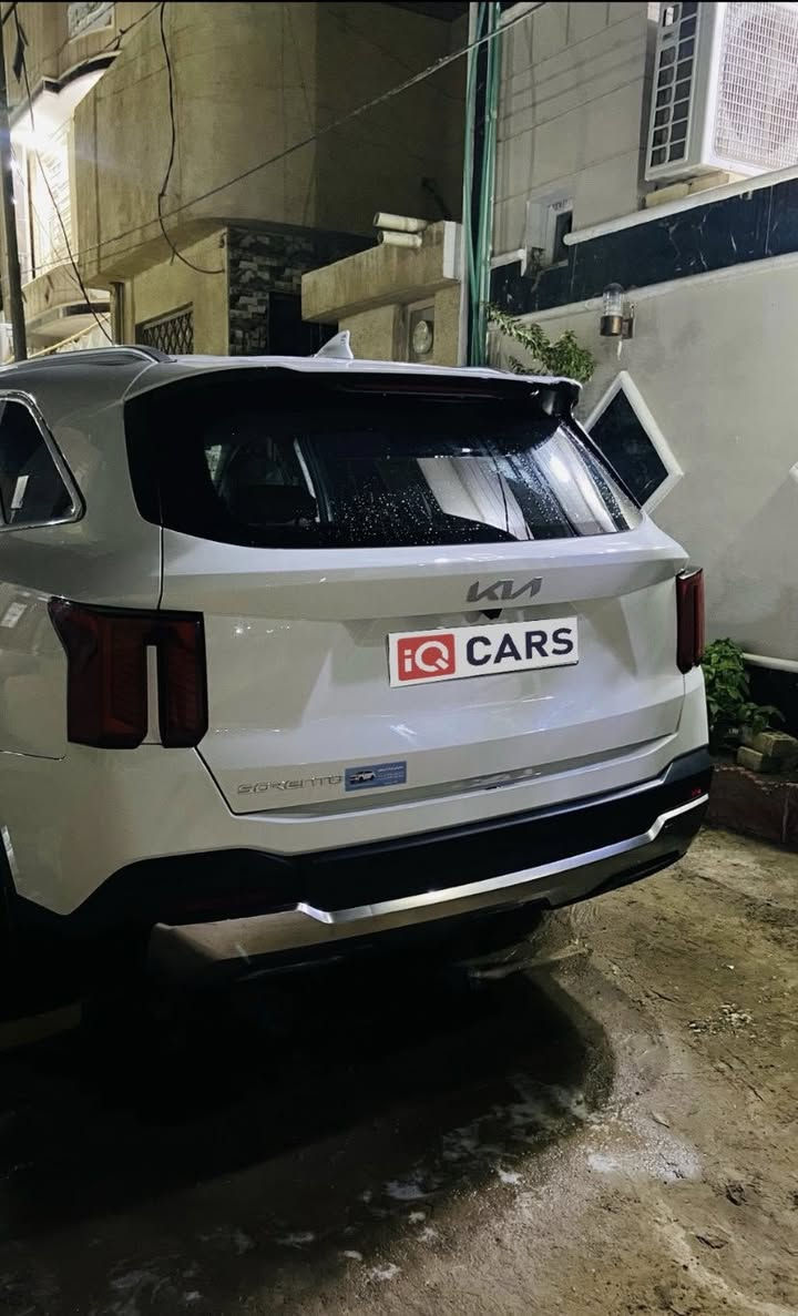 كيا سورنتو 2024 V6
القوة والفخامة 💎
رقم بابل إنكليزي 

🔹 المحرك:
▪️ 3.5 لتر V6 تنفس طبيعي
▪️ قوة تقارب 290 حصان 💪
▪️ ناقل حركة أوتوماتيك 8 سرعات
▪️ نظام دفع أمامي 
كير ماوس

🔹 المواصفات الخارجية:
✨ تصميم جديد جريء بشبك أمامي أسود
✨ مصابيح LED أمامية وخلفية كاملة
✨ ويل كب ألمنيوم قياس 19

🔹 المواصفات الداخلية:
🖥️ شاشة وسطية
🔘 تشغيل بصمة + دخول ذكي+ تشغيل عن بعد
📱 شحن لاسلكي للموبايل
🧭 عدادات ديجيتال كاملة
ألوان لد داخليه متغيره
🔹 أنظمة الأمان:
🅿️ حساسات + كاميرا خلفية
⚠️ مثبت سرعة ذكي

SUV عائلية فخمة… قوة وأمان ومساحة واسعة تناسب السفر والاستخدام اليومي ✈️

🔥السياره كفاله عامه ماعدا بارد قليل جداً بالجاملغ الخلفي

💰 السعر 307
 
كربلاء📍

هاتف ***********
