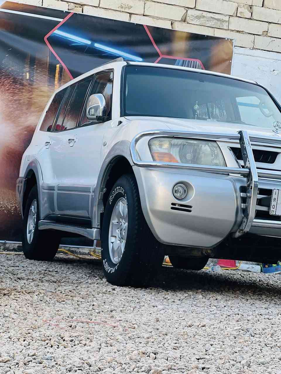 السلام عليكم 
باجيرو موديل 2006السياره مكفوله من الصبغ والضربه سياره جديده من مكينه كير وحداديه جديده وتخم تاير جديد تبريد ثلج ثلاث قطع لوكير شغال رقم قادسيه مشروع وطني السياره مكفوله وجديده السعر 95 وبيه مجال الرقم ***********
العنوان دوانيه مهناويه
