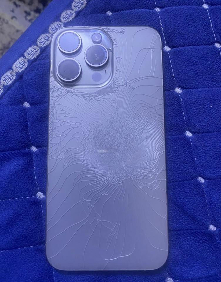 السلام عليكم.  ايفون 15pm
بطارية ٨٥ ذاكره ٢٥٦
جهاز ماستر والضرر كدامك 
حط سعرك واعله سعر ابيع 
رقمي /***********
