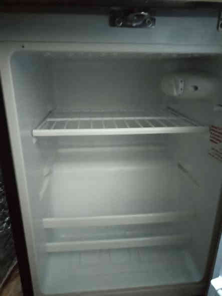 سلام عليكم ثلاجه بلازمه لبيع ***********
