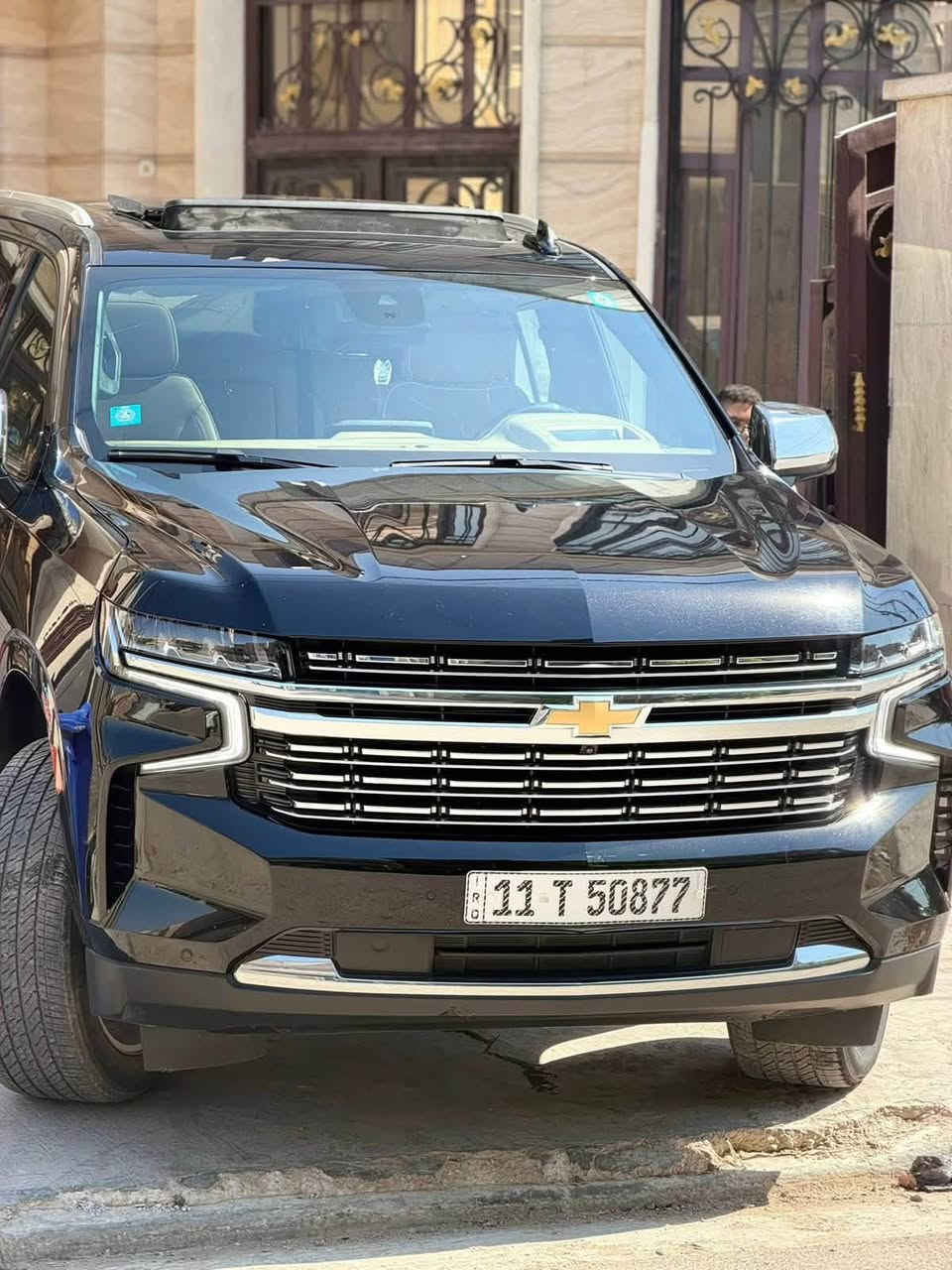 السلام عليكم

الفئة: بريمير .1

1. الموديل 2023

V8 EcoTec3 لتر 5.3 :المحرك .3

1. الممشه 57

2. ناقل الحركة: أوتوماتيك

3. نظام الدفع: رباعي (4WD)

Air Ride + Magnetic Ride Control :التعليق .8

1. عدد المقاعد: 7 ركاب (كراسي كابتن بالصف الثاني)

2. جنوط ألمنيوم 22 إنج

3. مقاعد جلد فاخرة

4. تبريد وتدفئة للمقاعد الأمامية

5. تدفئة مقاعد الصف الثاني

6. ذاكرة حفظ لمقعد السائق

7. شاشة معلومات وترفيه كبيرة

8. Apple CarPlay 9 Android Auto

Bose نظام صوت .17

1. شحن لاسلكي للجوال

2. كاميرا 360 درجة

3. شاشة عرض على الزجاج الأمامي (HUD)

4. مرآة داخلية كاميرا رقمية

5. فتحة سقف بانوراما

6. باب خلفي كهربائي

7. تشغيل السيارة عن بُعد

8. رادار آمامي

(Adaptive Cruise Control) مثبت سرعة متكيف .26

1. نظام النقطة العمياء

2. تحذير الخروج عن المسار

3. فرملة طوارئ أوتوماتيكية

4. حساسات أمامية وخلفية

5. تعليق هوائي جكات

السعر 53 الف 
***********
