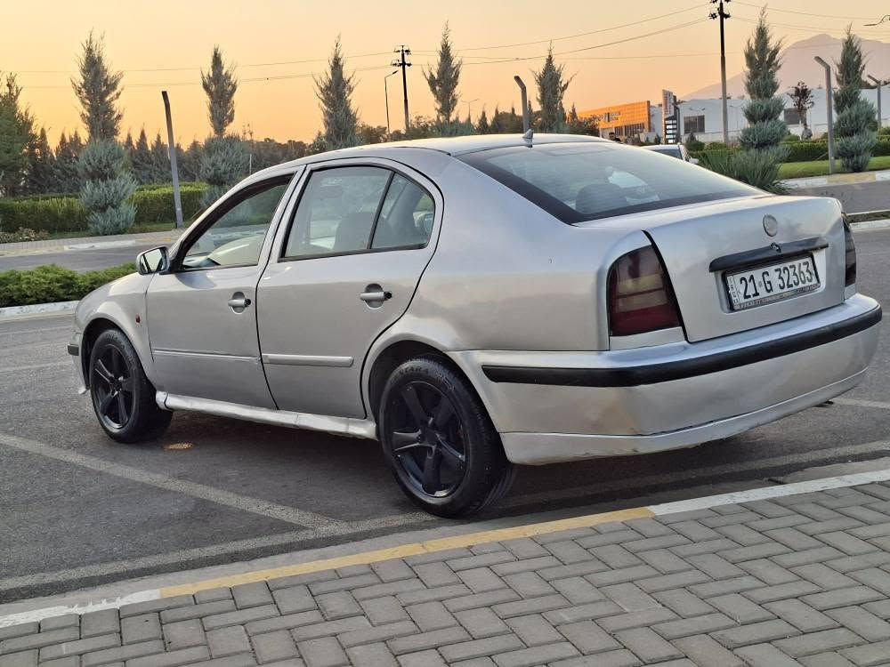 بە ناوی خوای گەورە و میهرەبان ❤️
🚘 ئەم سەیارەیە بۆ فرۆشتنە
جۆر: شکۆدا صاڵۆن
مۆدێل: 1998
گێڕ: عادی
مەکینە: بێ تۆربۆ، مەڕغوب
گێڕ و مەکینە: بە شەرت
ڕەقەم: سلێمانی، سەنەوی تازە تا ساڵی 2028
تەحویل: غرامە بڕاوە، بە شەرت
کارەبا: کامل مەزبووت
دۆخی سەیارە: ماڵی دۆستە، تەنووتۆڵە و پارێزراو
💰 نرخ: 27 گەڵا
📍 شوێن: سلێمانی
📞 ژمارەی پەیوەندی:
***********
***********
🙏 تکایە، ئەگەر موشتەری نیت، سەرمان مەیەشێنە.
🤝 خوا ڕزق لە فرۆشیار و کڕیار زیاد بکات. السليمانية, العراق
