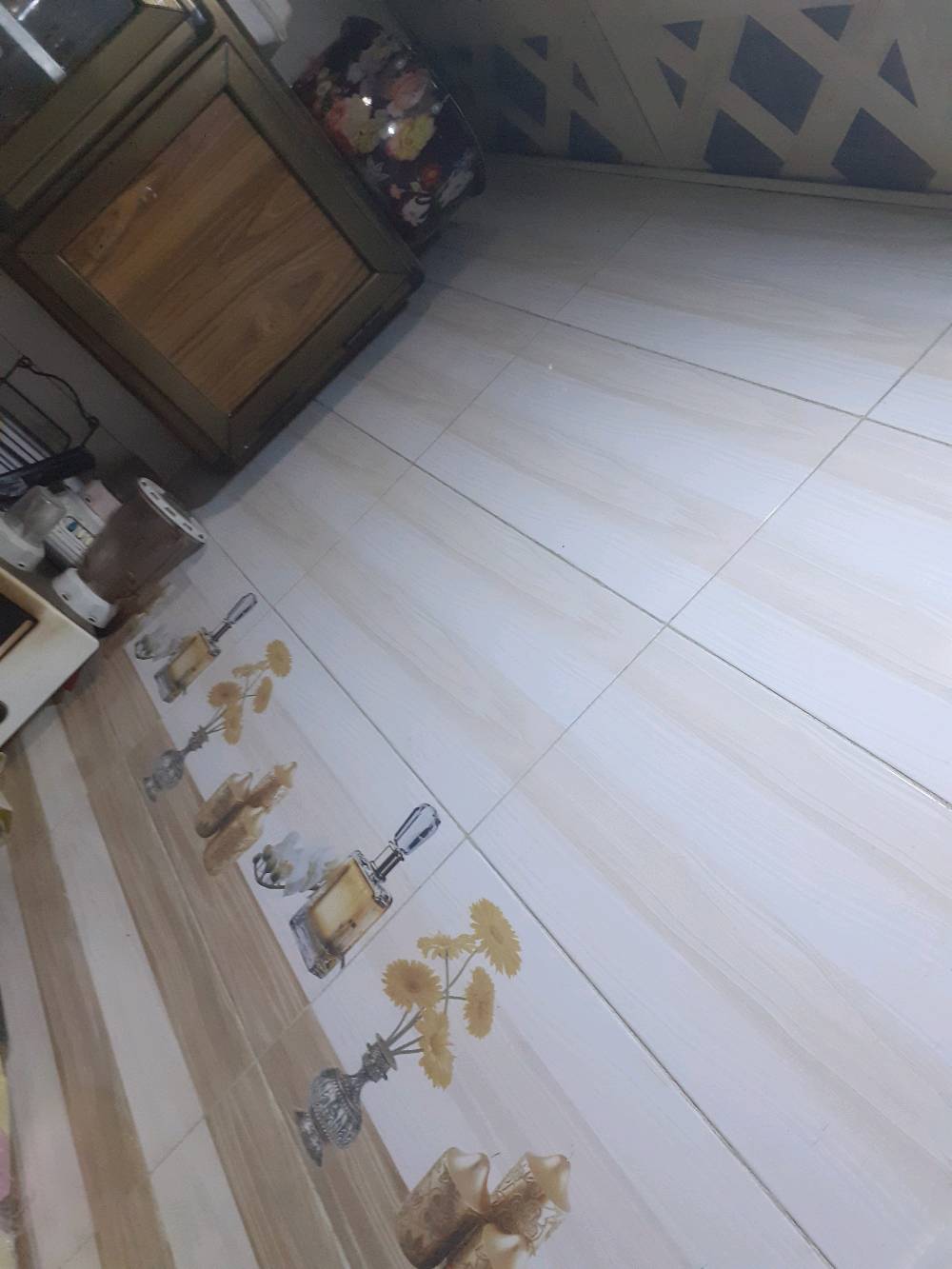 بيت طابقين مساحة 150 متر (خلفية)
نهاية الاورفلي اخر فرع من جهة المتنزه
تفاصيل البناء الطابق الأول استقبال كبير + غرفتين نوم + مطبخ+حمام+تواليت
الطابق الثاني غرفتين نوم+مطبخ + حمامين مشتركات
السطح الثاني يحتوي على مخزن
سند مستقل بأسمنا 
السعر قابل للتفاوض الرقم متوفر واتساب 