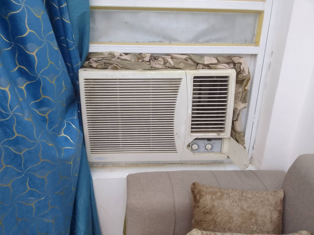 مكيف شغال عوزه بس غازالسعر ١٠٠ الف وثلاجه شغاله بس  عوزها غازالسعر ١٠٠           ***********             ***********
