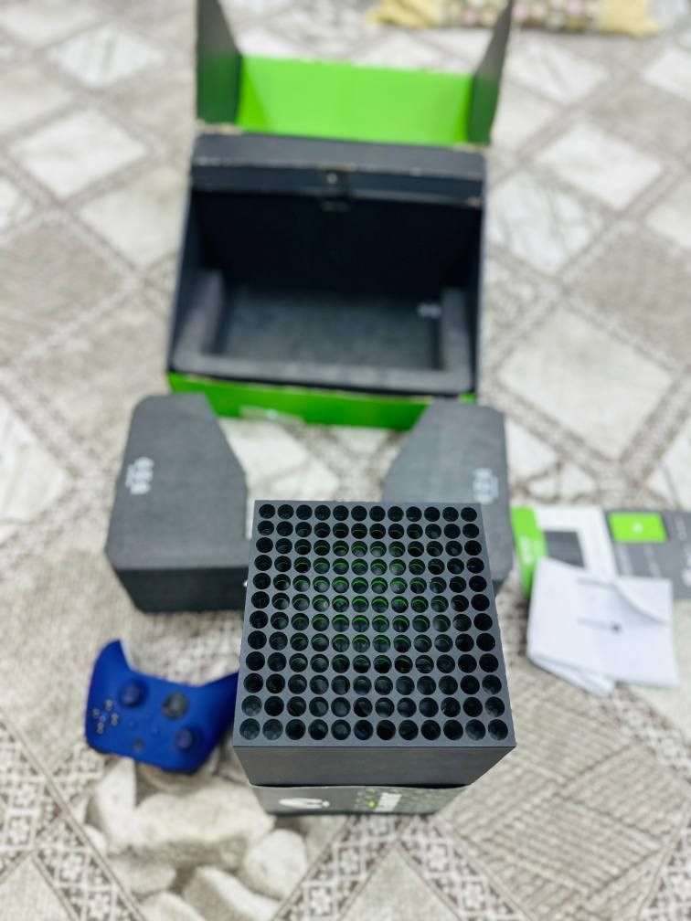 اكس بوكس سيريس اكس بيع أو مراوس اخو جديد  مع جوستك اصلي وملحقاتها كاملة مكاني بصره شط العرب *********** البصرة, العراق
