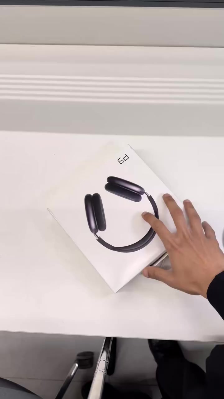 سماعة رأس لاسلكية P9 ستيريو مع دعم AAC/SBC
• سماعة رأس بتصميم عصري مريح توفر تجربة استماع واضحة بفضل مكبرات الصوت عالية الحساسية.

• مزودة بمكبرات صوت ديناميكية Hi-Fi بحجم 50 مم لتقديم صوت واضح وتفاصيل موسيقية متوازنة.

• تدعم تقنية فك تشفير الصوت AAC و SBC لتجربة صوت محسنة ومتوافقة مع العديد من الأجهزة.

• حساسية ديناميكية عالية تساعد على إبراز تفاصيل الصوت بشكل واضح.

• تصميم فوق الأذن مع وسادات كبيرة مريحة مناسبة للاستخدام اليومي.

• هيكل خفيف وأنيق مناسب للاستماع للموسيقى ومشاهدة المحتوى.

• الموديل: P9
• نوع السماعة: سماعة رأس فوق الأذن
• حجم مكبر الصوت: 50 مم Hi-Fi Dynamic Coil Speaker
• دعم ترميز الصوت: AAC / SBC

https://rolemall.com/?strung=yAirYAsgootquality12568


**إذا كنت صاحب هذا الإعلان وتريد حذفه لأي سبب، رجاءا أرسل رسالة إلى الدعم الفني**