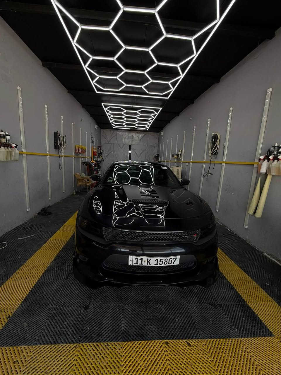 دودج جارجر   GT PLUS – SUPER TRACK BACK
نسخة نادرة جدًا (سوبر تراك باك)
نادر تلكه  جارجر 6 سلندر بهيج مواصفات قوية

الموديل: 2019
العداد: 58 ألف مايل
اللون: أسود (Black Edition)
المحرك: V6 سعة 3.6L
المكان: البصرة
السيارة باسمي + رقم ألماني جديد

ملاحظة: حادث خلفي بسيط (طخة باب خلف السائق مبدل بلادي نفس اللون)

⸻

 المواصفات المميزة:
 • بريك Brembo
 • رادار + أكسل 3.8
 • نظام صوت Alpine أصلي قوي
 • فتحة سقف
 • الدشبول تطريز جلد فاخر (مو عادي)
 • شاشة كبيرة مع GPS + Apple CarPlay + Android Auto
 • شاشة مع أوپشنات SRT
 • ويل قياس 20 إنج
 • مقاعد جلد رياضية (حضن كانتارا + جلد)
 • مقاعد أمامية كهربائية + ميموري حفظ 
 • تبريد وتدفئة للمقاعد الأمامية
      •تبريد  تدفئة للمقاعد الخلفية
 • تشغيل عن بعد
 • ستيرن كهربائي + تدفئة ستيرن
 • حساسات + كاميرا خلفية
 • مرايا متحسسة للضوء العالي
 • كير شفتر بالستيرن
 • دخول ذكي (بصمة)
 • بلوتوث + مثبت سرعة 
وباقي مواصفات الGT المعروفه 

⸻

 الإضافات:
 • عدسات ليزر عالية الجودة (تكلفتها 500$)
 • عازل حراري للزجاج الأمامي
    •      عازل حراري للجامات الخلفيه 
    •       سكوب جامه خلفيه وسكوب ابواب ومري باتمان 
وهواي مصروف عليها السياره 

⸻

السعر: اتصال وبيك خير ودلل
الرقم: ***********
*********** البصرة, العراق
