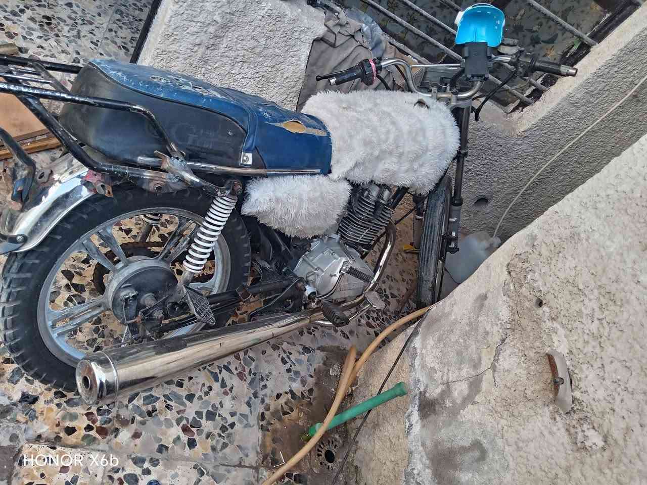 السلام عليكم دراجه ايراني للبيع خمسه قير موديل 20 دراجه ضفيره جديده كلتشات  دراجه مال سنه واقف وثاني بغداد مدينه الصدر سعر 325 وبيها مجال


**إذا كنت صاحب هذا الإعلان وتريد حذفه لأي سبب، رجاءا أرسل رسالة إلى الدعم الفني**