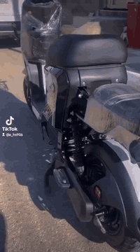 سلام عليكم
دراجه شحن R9
دراجه جديده صاله اقل شهر بطاريات جديدات  بيه حساسات بره و كدامه تشغيل علا بعدد 
عنوان ناصريه حي اريدو 
رقم ***********
