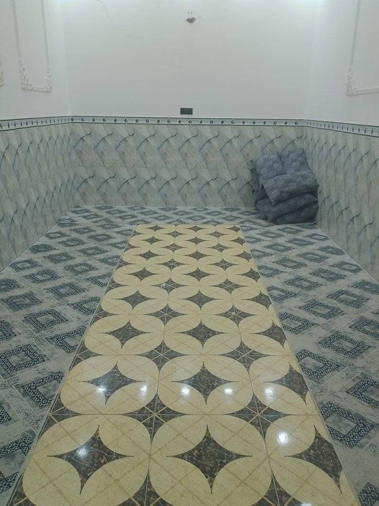 بسم الله الرحمن الرحيم اسعد الله اوقاتكم احبتي يتوفر لدينا بيت للبيع طابو زراعي عراقي يتكون من غرفتين وديوان وصاله ومطبخ صحيات مساحة 225 الاقاط ثاني هيكل عنوان البصره ابو الخصيب ابو جوزي سعر 125,  وبيه مجال (***********)
