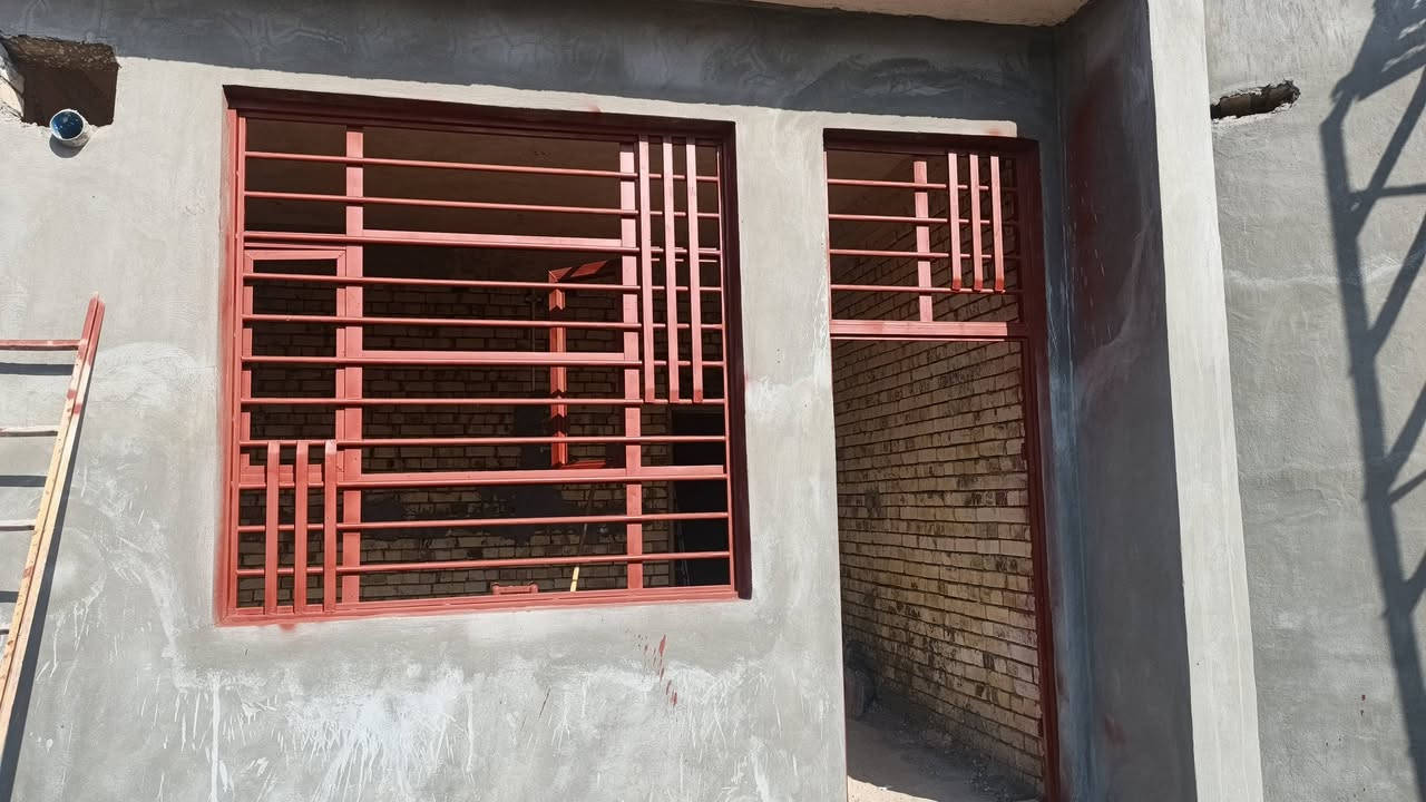 بسم الله الرحمن الرحيم
تنضيف شبابيك وصبغ زنجاري 
وصبغ أساس                  أو مراسلة صفحه              رقم : ***********
