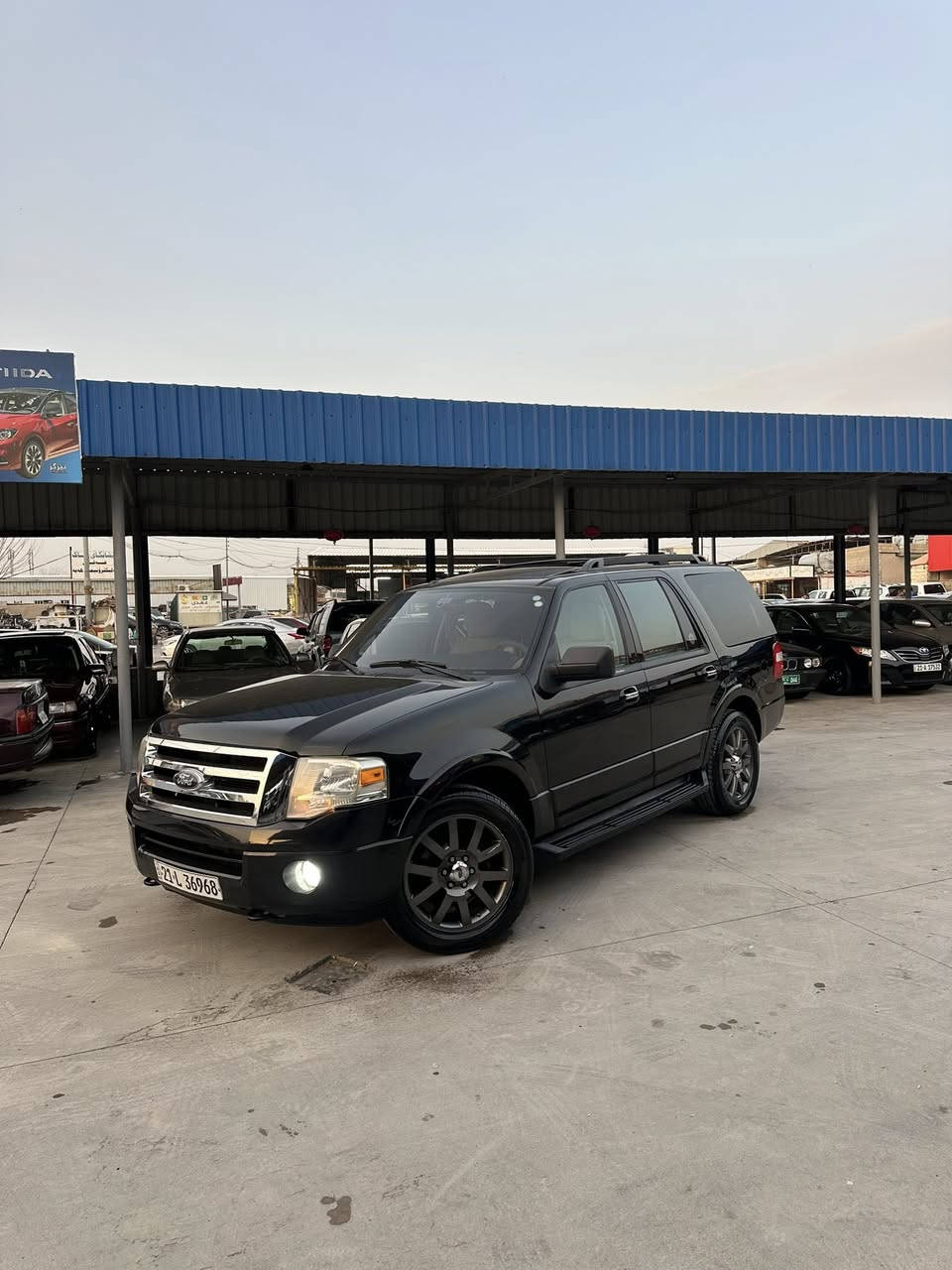 سلام عليكم
للبيع فقط 
اكسبديشن موديل ٢٠١٣ 
مواسفات xlt 
خليجى شركه نيفا كلين تايتل و ماشيه قليل
داخل بيجى كير اوتو ماتيك سلايد و ٣ مقاعد و مركزى دبل اكسل سياره كلين تايتل مكفوله من كل شى 
حتى دعاميات 
لا سبغ بدون تعديل او تبديل 

ماشى ٩٨ الف مايل ١٣٩ الف كيلو 
محرك ٥.٤ لتر ٨ سلندر 
ابشرط ما مفتوح 
سياره كلش جديد 
تخم تايرات و ياله جديده صدر امامى خلفى كل جديد نقص برغى مابيه 
تبريد و تدفه شغال 
سنوى و ارقام جديد 
شرط تحويل و غرامه نفس اليوم 
سعره ١٥٥ و بيها مجال 
***********
رقمها و عنوانى سليمانيه
