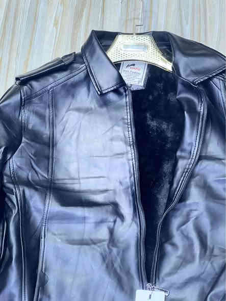 من مجمع الجابري قمصله جلد تركي +صيني
آلوان وقياسات خاص وعادي S L XL XXL 3XL 4XL 5XL 6XL
قمصله جلد للاناقه والجمال وترتيب 
موديلات فيها قياس خاص وفي صغير 
السوق الكبير شارع بغداد *********** وات ساب شربازهير
