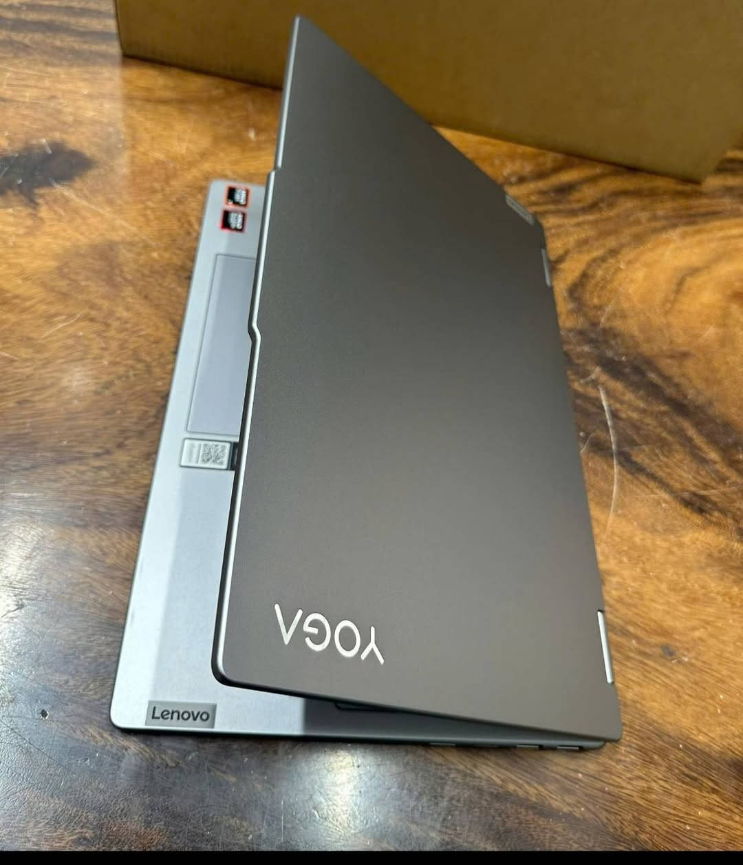 Lenovo Yoga 7 Gen 9
مثالي للطلاب، المهندسين، المصممين، وأصحاب الأعمال — أداء لا يُخذلك في العمل والإبداع والترفيه.
الحالة: ممتازة جداً، استعمال خفيف، نظيف، مع الشاحن الأصلي بسعر ممتاز 
المواصفات:
 معالج AMD Ryzen 7 8840HS
كرت شاشة AMD Radeon 780M
 ذاكرة 16GB RAM
 تخزين SSD 1TB
 شاشة لمسية 16" بدقة 2K
 يتحول إلى جهاز لوحي بدوران كامل 360°
 نظام Windows 11 Pro
للتواصل خاص او واتس 
***********
