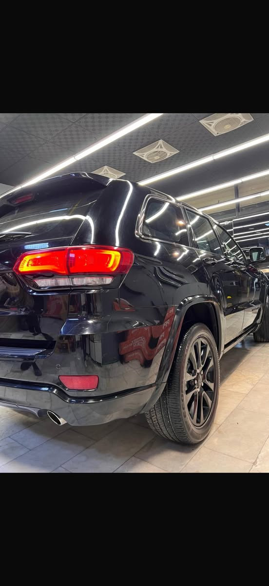 جيب بلاك توب الموديل :_2017
حجم المحرك :_ 3.6 
رقم : بغداد  الدولي باسمي 
الضرر : جاملاغ السايق مبدل قطعه اصليه وجاملاغ عكس سايق مصبوغ  بنيد كفاله لا لغد ولا شاصي ولا ايرباك كله مكفول 
كير مكينه مكفولات
* رادار خلفي 
* بصمه
* كشنات جلد + مخمل  اسود 
* تدفئه  كشنات
* هيتر بالستيرن
* تشغيل عن بعد
* كامره خلفيه
* حساسات اماميه خلفيه
* صندوق كهرباء
* شاشه كبيرة
* 4×4 
* اوتو بارك
* قياده ذاتيه
* اوتو هولد
* ويل كروم اسود حجم 20 
* كشنات+ستيرن كهرباء
* ⁠السيارة متعوب عليه كلش و جاهزة وادامة كاملة  تخم تاير جديد  السيارة احلى من الصور*
العنوان ديالى المقداديه  
 الاتصال * ⁠***********
السعر  195 وبيه مجال
