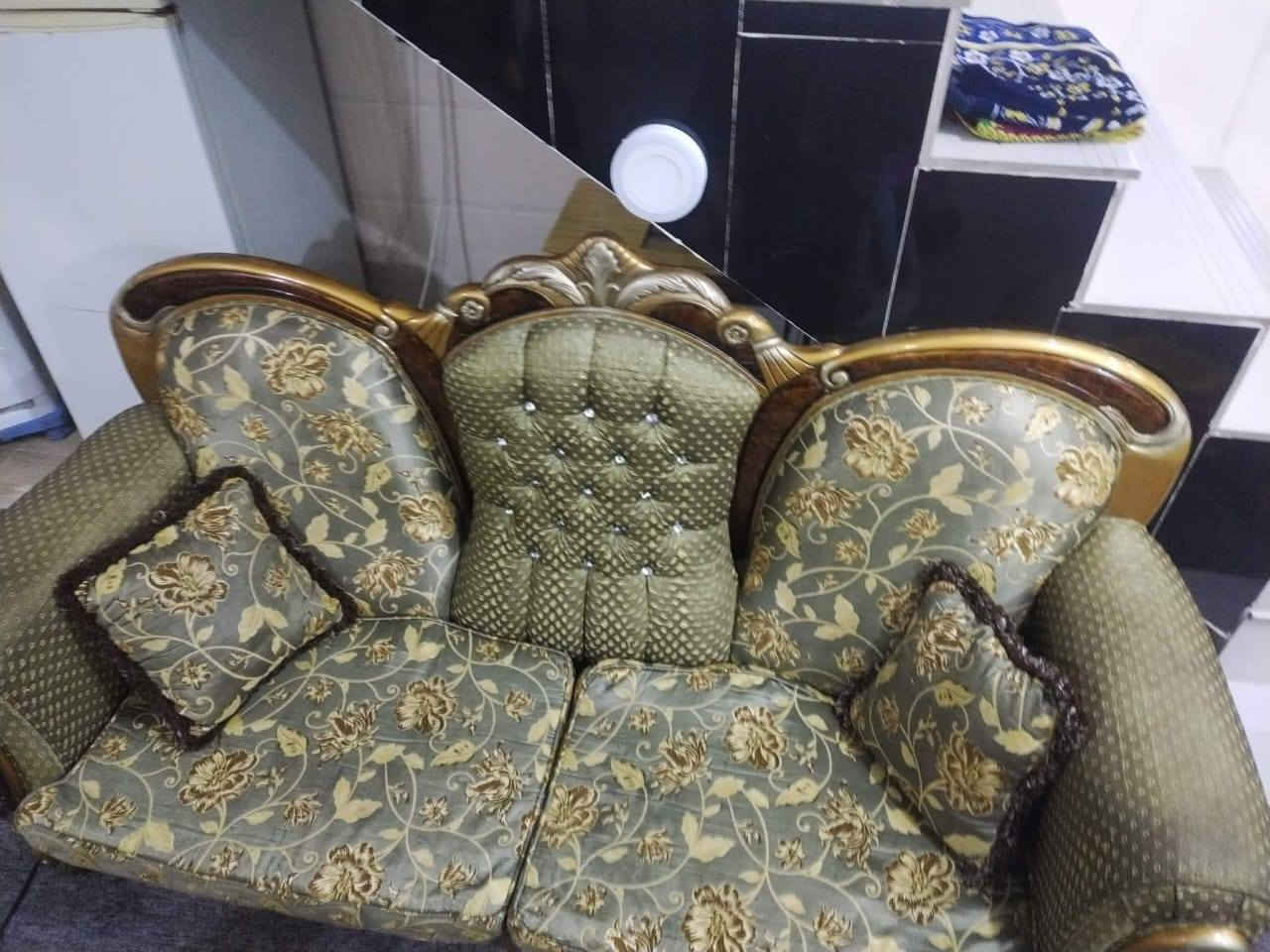 #مكلف_بالنشر
السلام عليكم ورحمة الله وبركاته
غراض منزلية مستعملة نظيف جدا
تخم ١٠ مقعد مستعمل قليل السعر ٤٩٠ الف قفل
ثلاجة ١٢ قدم  بيهة ملاحظات السعر ٩٠ الف قفل
رقم الهاتف :***********
