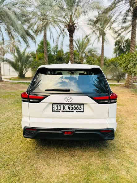 سلام عليكم للبيع تيوتا انوفا مديل 24  وارد خليجي هايبرت ماشيه  38 بسمي بدون حادث صبغ عام اثر ستيكرات على وضع شركه محرك 2700 بصمه تبريد 3 قطع 7 راكب سياره جديده السعر  230 للتواصل ***********  بيع او مراوس حسب القناعه حلة
