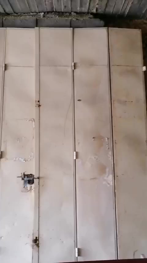 يوجد لدينا باب حديد للبيع مكان حديثه حي العسكري قرب اذاعه رقم الهاتف ***********
