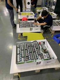 بطاريات ليثيوم بضمان عشر سنوات من شركه LITHTECH المميز بها تأتي بلوتوث...