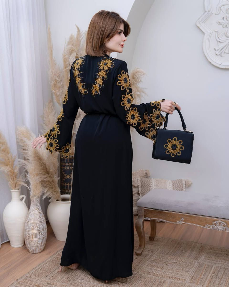 #جديدنـا عباية خليجية🦋 

🪄الشغل ستراس الاصلي 💯
✨القماش حرير أمارتي الأصلي 💯
🎗️مڪون من 5️⃣ قطع
⤶العباية
⤶شال
⤶بنطرون
⤶احزام
⤶حقيبة 👜 

🎗️من وزن 60 الى وزن 110

←أسود
←ذهبي
←فضي


**إذا كنت صاحب هذا الإعلان وتريد حذفه لأي سبب، رجاءا أرسل رسالة إلى الدعم الفني**