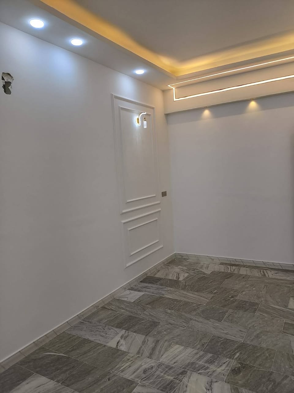يا الله بيت للبيع المساحه 100 متر طابق ونص النجف الاشرف حي ميسان قطاع 15 قريب المدارس على ساحه موقع حلو شغل درجه اولى طابق الاول غرفه وصاله واستقبال ومطبخ بورسلين ارضيه مرمر طابق الثاني غرفه وصاله وصحيات طابوق نهروان صب كونكريت الاستفسار مراجعه مكتب بركات اهل البي***********
