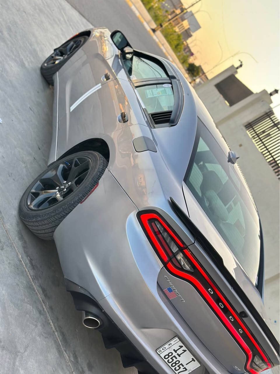 سلام عليكم 
جارجر 2016 SXT  لون سلفر رقم بغداد هزه وسنويه جديد مكينه 3600
محدثه دعاميه SRT بيه بنيد صبغ وبيها قطعتين معيران بدون تبديل فد نرماده نبدله وجاملغ مفتوح بدون داخل بدون ايرباك  بدون شاصي بدون راديترات بدون
سونر مرافق بدون كهربائيات 
#مواصفات 
شفتات ستيرن تدفئة كشنات تدفئة ستيرن 
شاشه جبيره 
تشغيل عن بعد 
وباقي المواصفات المعروفة 
#الاضافات 
دفيوزر SRT 
دعاميه SRT 
‏سكوبات ومطريات SRT 
ويالة 20 فراشه اسود تخم تايرات جديد توسايز
كت كامل اسود لامع تايوان دوسامطريات شفقة دفيوزر
السعر 148 وبيه مجال مكاني ديالى بعقوبه تقاطع القدس للاستفسار *********** بعقوبة, ديالى
