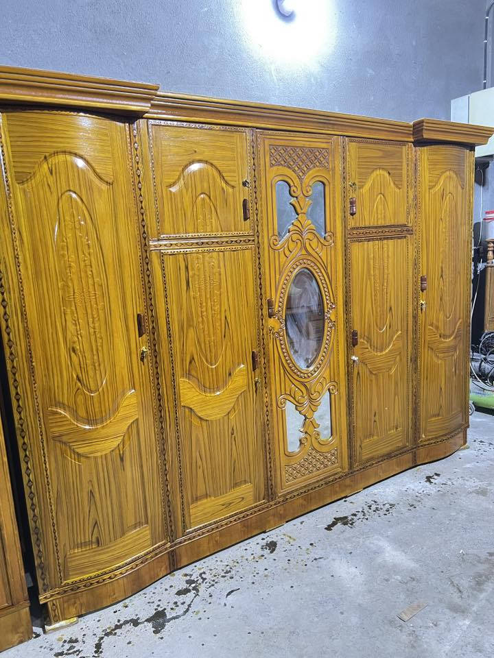 سلام عليكم. غرفه. ام. الخمسه. مستخدمه نظيفه ملحق السعر. ٦٥٠
العنوان الحله ***********
