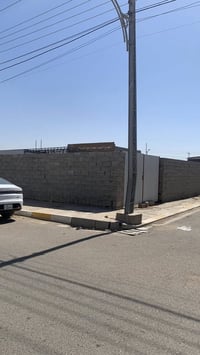 ارض مسيجة • ٤٠٠م • موقع تجاري