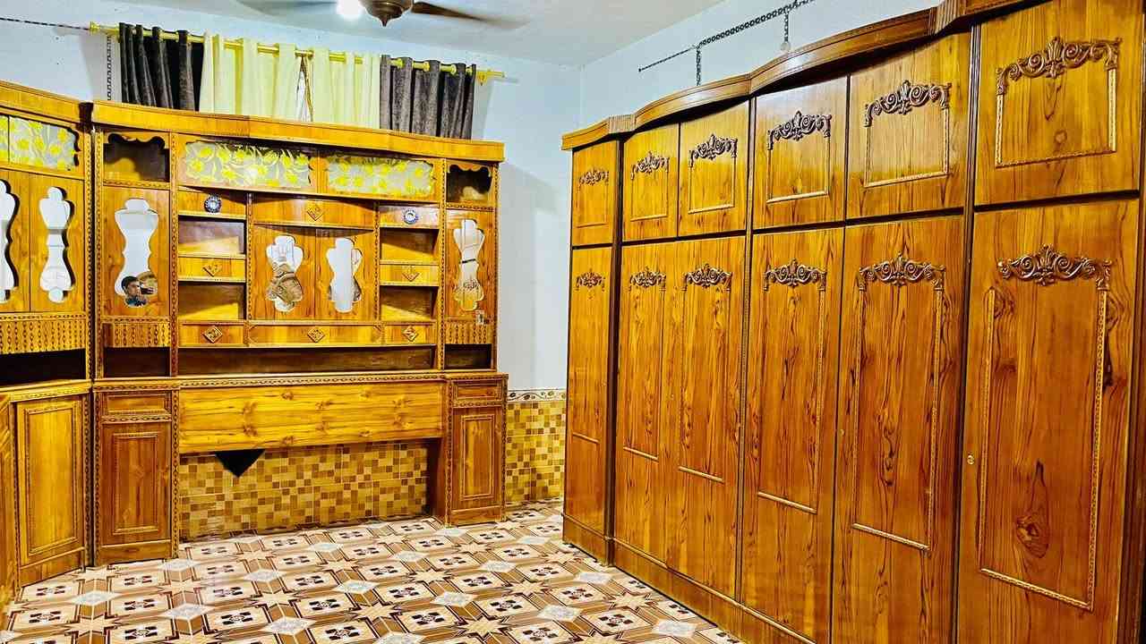 سلام عليكم للبيع غرف نوم هودج خشب صاج داخل وخارج بشرط 5 ملم  كنتور ملحق 6طابقين استخدم قليل عنوان الرمانه البعبيد سعر مليون 250 وبي مجال
*********** /واتساب
