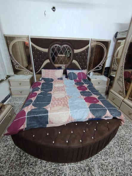 غرف نوم للبيع ١٠  قطع سرير مخزن مابيهه اي ضرر
سعر ٧٠٠ بيهه مجال ٦٥٠
***********
فقط وتساب
