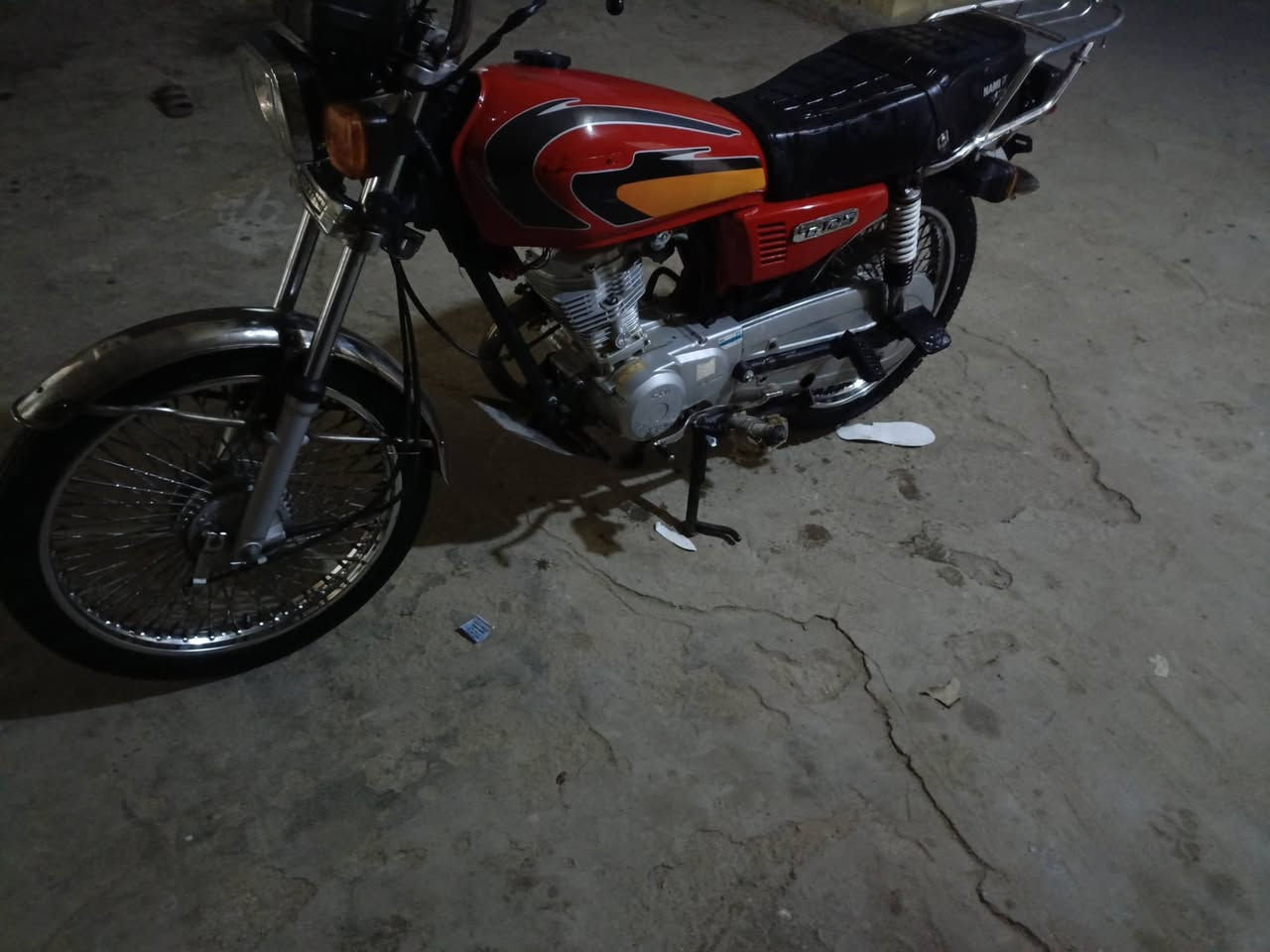 سلام عليكم  دراجه شوفت عينك نضافه  فول مابيه نقص برغي  7وراق سنساخ  محرك مفتوح مره وحده  السعر 600ابيه مجال  ابو 400طلع كبل  لاتعبني مكان العماره المجر الكبير  معمل ورق  هاذ رقمي ابي وتساب  ‏‪***********‬‏
