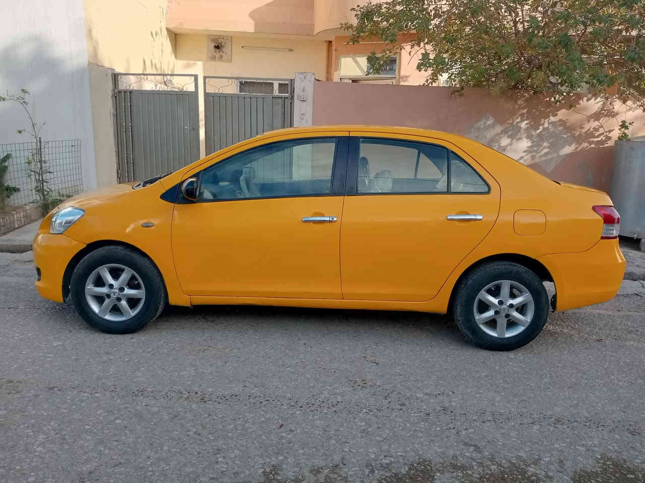 يارس خليجي  موديل 2008كير اوتو ماتيك محرك كندي  zn,wan1 جبيرتبريد شرط   بي جاملغ سكن امامي تبديل  وطخه ربع  جاملغ خلفي خفيف  بدون حوظ بدون شاصي نقا به صفر سنه ويه مشروع  وطني كوبون بنزين. سعر  *********** شرط تحويل
