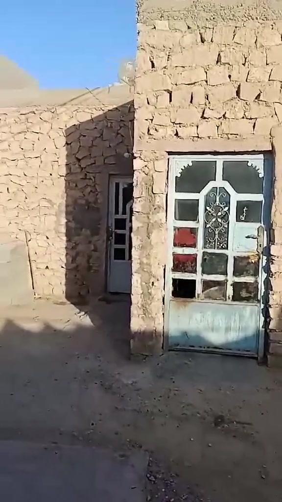 بيت للبيع هيت حي البكر قرب مدرسة مطلع الفجر سعر 50وبيه مجال تواصل عله هاذه رقم ‏‪***********‬‏
