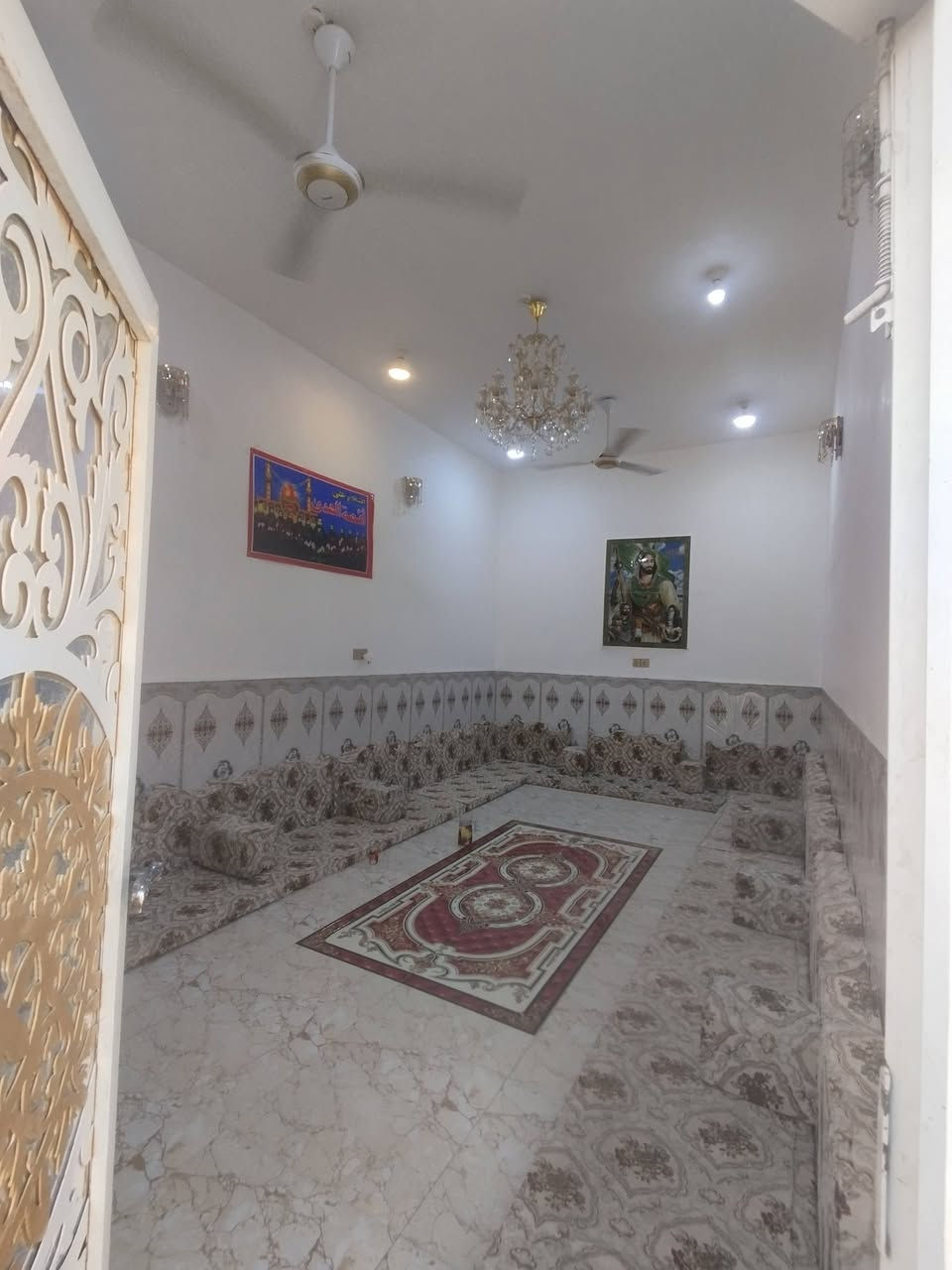 يا الله اللهم صلِ على محمد وآل محمد
بيت للبيع بحي العسكري مقابل المصفاية
ثالث بيت عن الشارع العام الرئيسي 
مساحة 200 بناء جديد.
للتواصل والاستفسار أكثر
مراسلة الصفحة محمد مصطفى 
أو واتساب ***********
