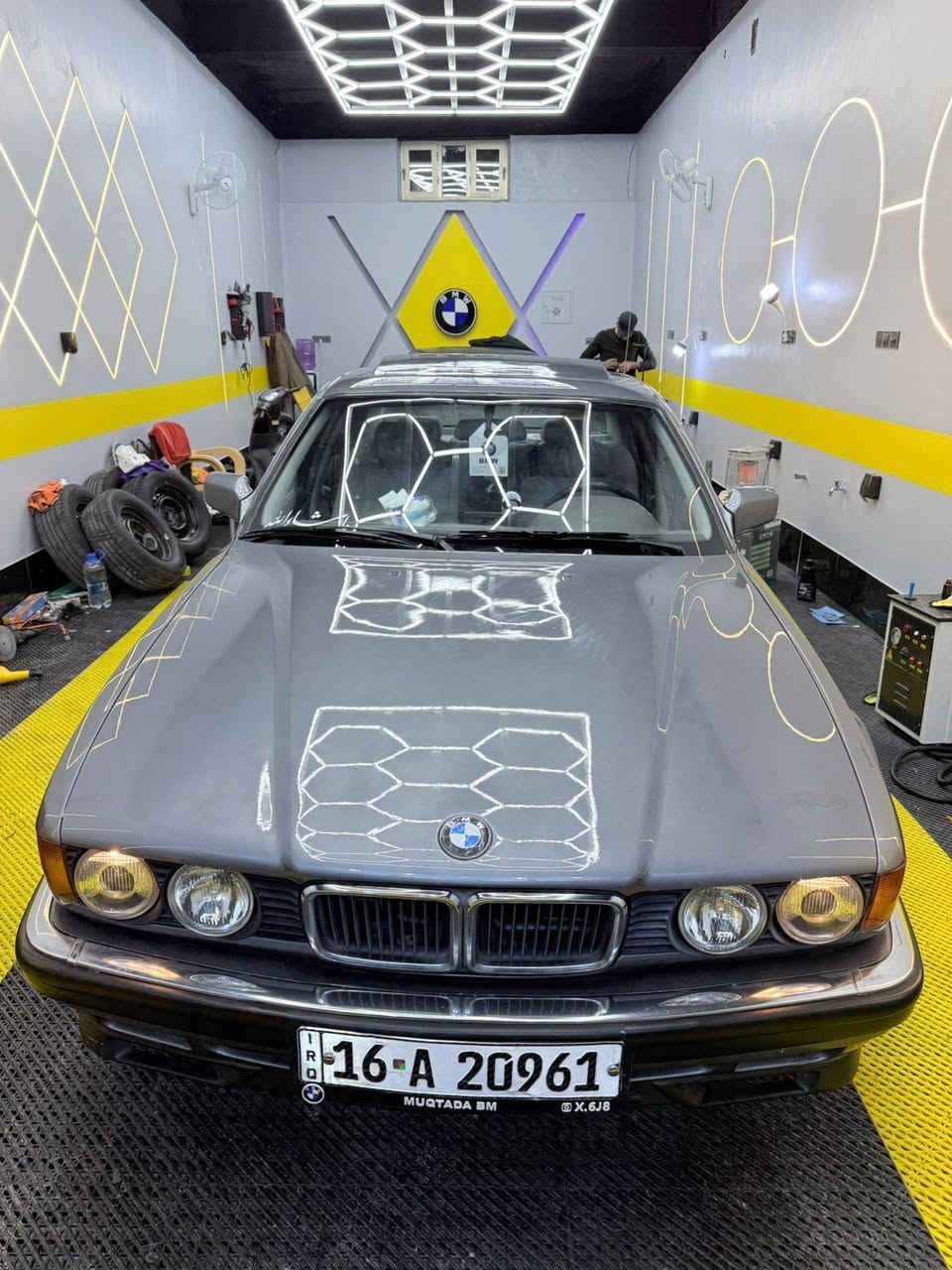 بي ام دبليو 735 iAمديل 1991بجم عريض بلاد 
محرك 3500بلاد 
السيارة بلادية مابيه قطعة وحدة تجاري 
تشوفه عبالك مخزنة 
كير كهربائي 7 بن 
سيارة بلادية شركة 
حدادة امامي ١٠٠٪؜ 
حدادة خلفي ١٠٠٪؜
تخم تاير ١٠٠٪؜ 
تخم ويل ١٠٠٪؜ 
غرفة ابيض اوفوايت ١٠٠٪؜ 
بصمتين وسويج 
   داخله صاج ملكي 
كشنات كهرباء ميموري ٨حركات ٤حركات  خزن ميموري 
كتلوكات الشركة كله بلادية 
تدفئة الكشنات الامامي شغال 
تدفئة تبريد 
هيترات المراية الوسط شغال 
هيترات المري الجوانب شغال 
المري الجانبية تحكم كهرباء 
المراية الوسطية اوتماتيك مع السكن 
هيتر الجامة الخلفي شغال 
اريل بلادي 
منضومة تليفون بلادي 
سلايت او بانوراما ٣طكات 
ماسحات زراكات الكل شغال 
دبل كمبيوتر تكدر من خلالة تقفل السرعة 
وبيه هواي مواصفات 
بيه حساس حرارة الجو بلادي يطلع بل كمبيوتر 
وحساس حرارة المحرك بل كمبويتر 
اكروز سرعة او مثبت سرعة 
نضام ABS
 جرس تنبيه 
تبريد قطعتين 
صالنصة مالV8 طرب

🛑 السعر سوي تعليق يصل مباشرة 🤖 

جكمجة  
مصبوغة عام جمالية فقط مكفولة 
من الحادث والكص والعيب الشرعي 
شرط غرامات تحويل شرط مكاني 
سماوة
سيارة كوله بلادية للاخير 

رقم صاحب  
***********
***********
