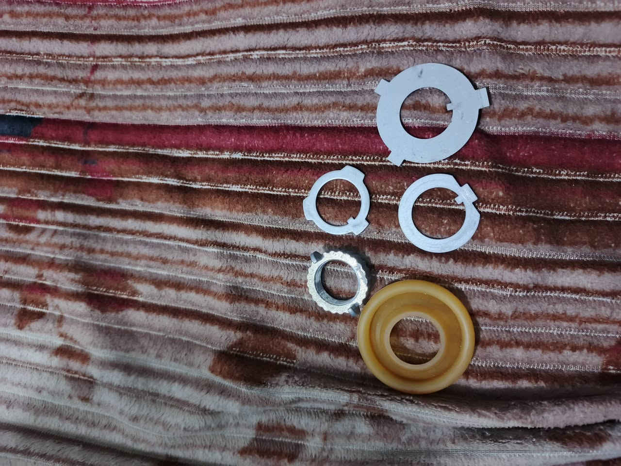 سلام عليكم عدسات ٣ انج جوكر موضح بالفديو مستخدم ٦ شهر سعر ١٢٥ الف ***********
