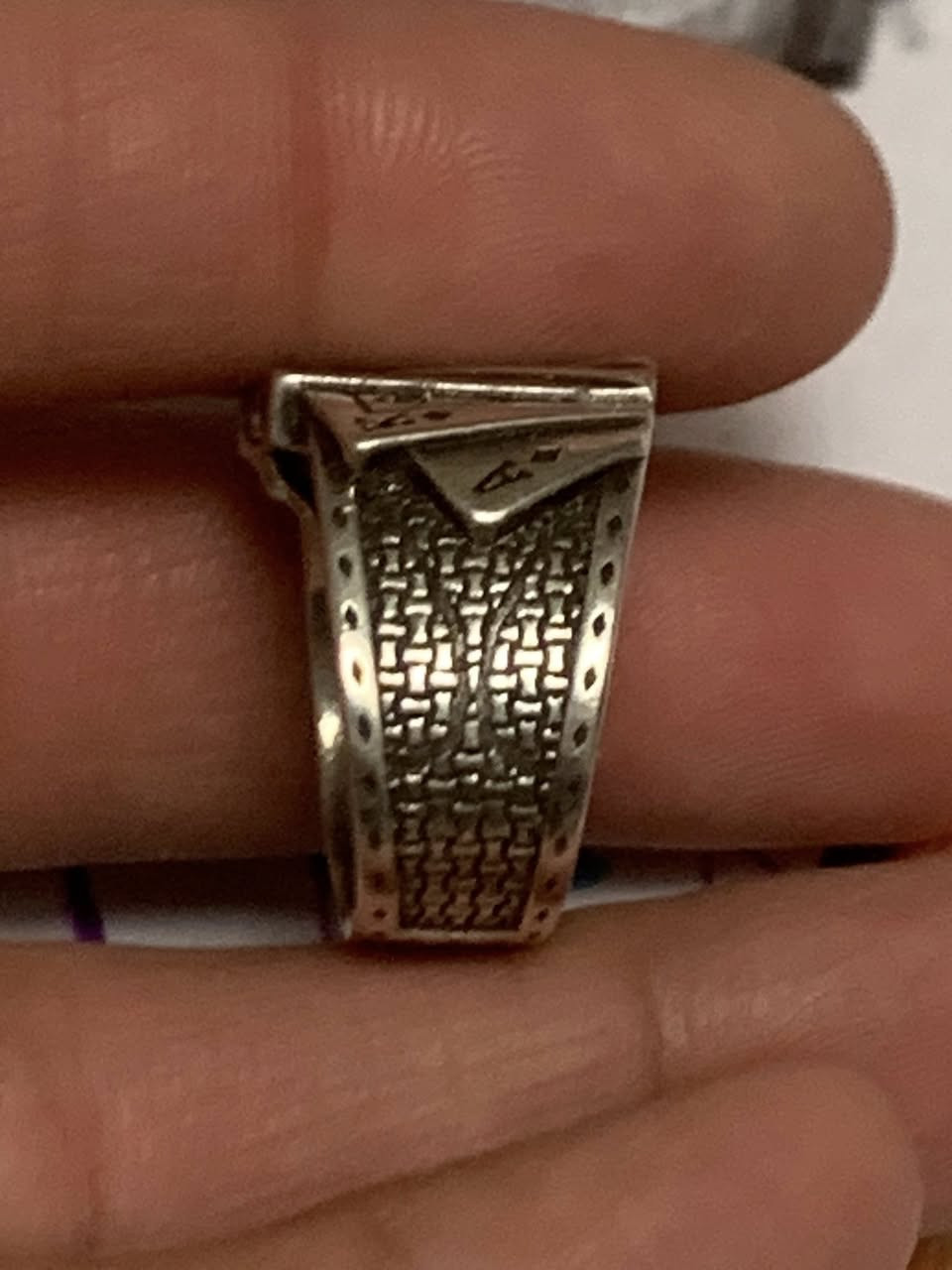 اللهم صل على محمد وآل محمد وعجل فرجهم
خاتم فضه نقيه ٩٢٥ صياغه اجنبيه على شكل ورق البوكر

شبابي فري سايز الخاتم يتكبر ويتصغر يلبس قياس من ٩ لحد ٢٢ تقريباً اكثر

السعر ٥٠ الف مع التوصيل نهائي قفل


**إذا كنت صاحب هذا الإعلان وتريد حذفه لأي سبب، رجاءا أرسل رسالة إلى الدعم الفني**