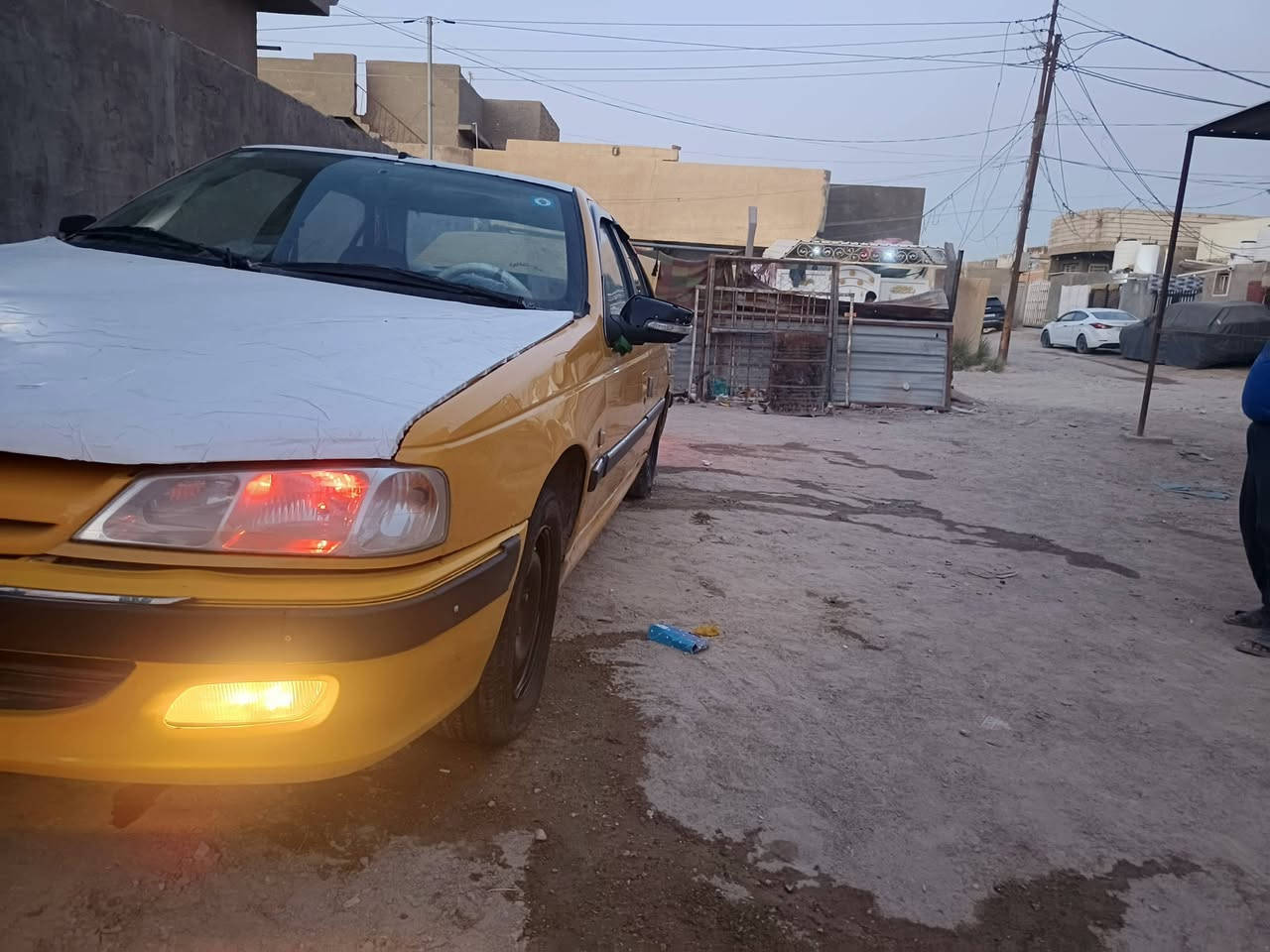 سلام عليكم بيجو بارص موديل15 للبيع سياره جاهزه من كلشي
تبريد ثلج وي السويج 
شاشه كاربلي 
سنويه لل2031
مصفره هيئه وغرامات 
كشرها كبال عينك 
السياره حلوه كلش سعره 44 وبيه مجال للشراي ***********
