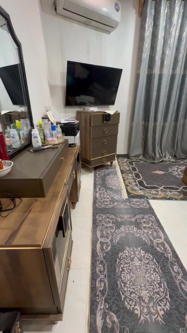 غرفة تركي درجة اولى 8 قطع نسبة الضافة 90‎%‎ نوع الخشب HDF  
السعر مليون و 250 وبيها مجال قليل 
العنوان بغداد البلديات ***********
